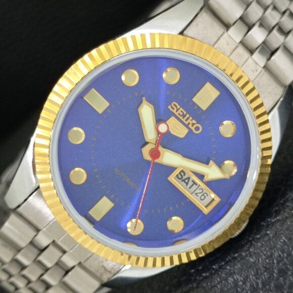 Vintage 1971 Seiko Automatic Mens Silver Watch W/daydate & Glass Back - Picture 1 of 10